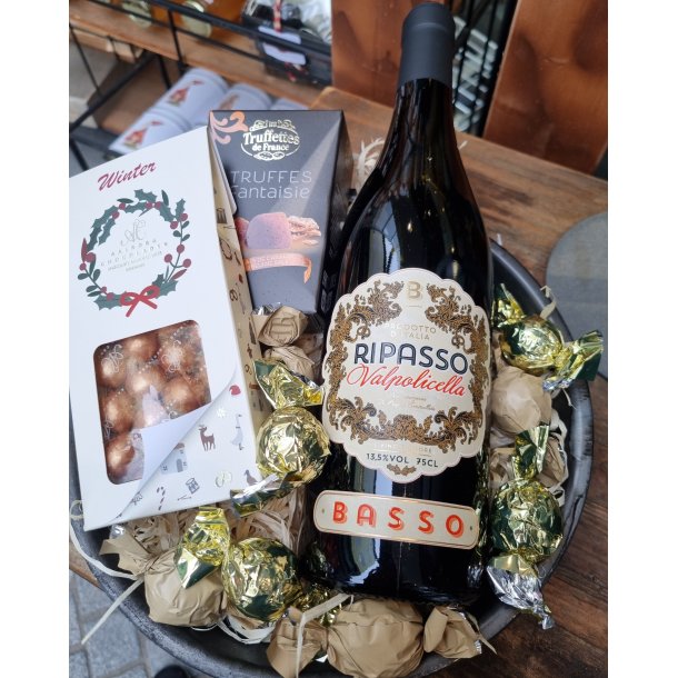 Julekurv med Ripasso, chokolade og kaffe.