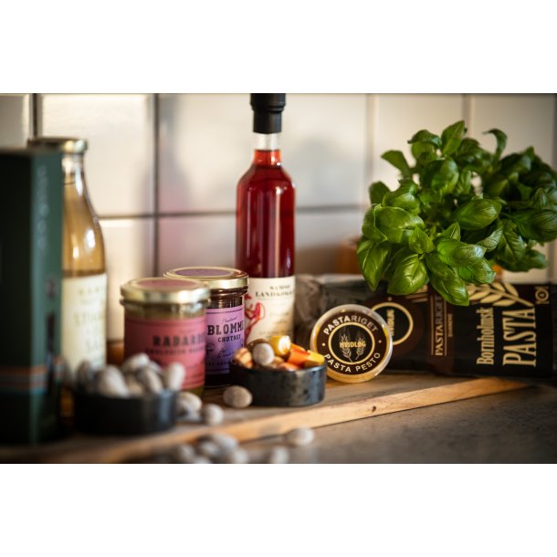 Gave med danske specialiteter.