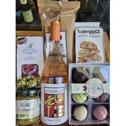 Gavekurv med vin chokolade og specialiteter.