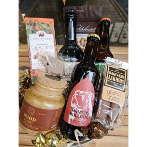 Julekurv med l og specialiteter.