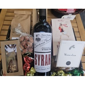 Julekurv med vin, kaffe og chokolade.