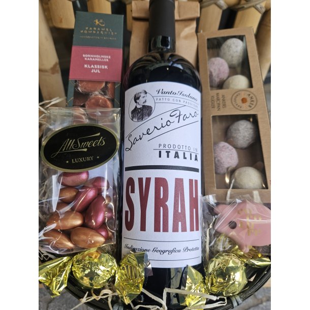 Julegavekurv med vin ,kaffe og sde sager