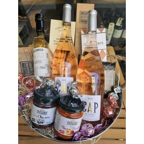Gavekurv med rose' vine sde sager og specialiteter