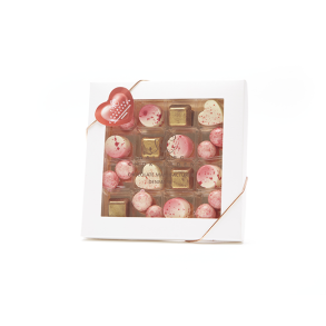 �ske Med Desserthjerter Og Drag�e