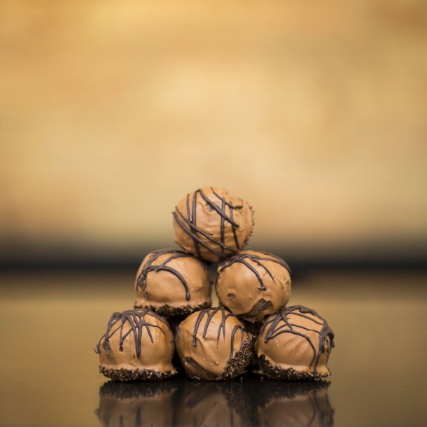 15 stk romkugler fra Nr. by bageri - Med karamel chokolade overtrk.
