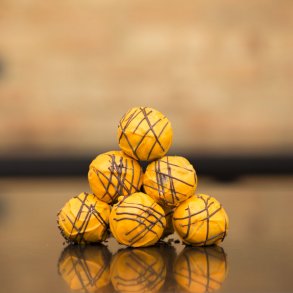  15 stk romkugler fra Nr. by bageri - Med appelsin chokolade overtrk.