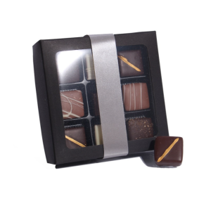 Sort �ske med fyldte chokolader