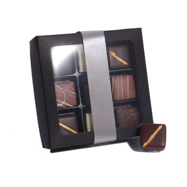 Sort �ske med fyldte chokolader